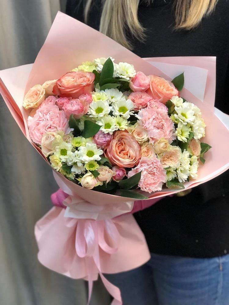 Букет нежные объятья в Звенигороде Букет цветов из: Гвоздики, Розы и Хризантемы в Звенигороде