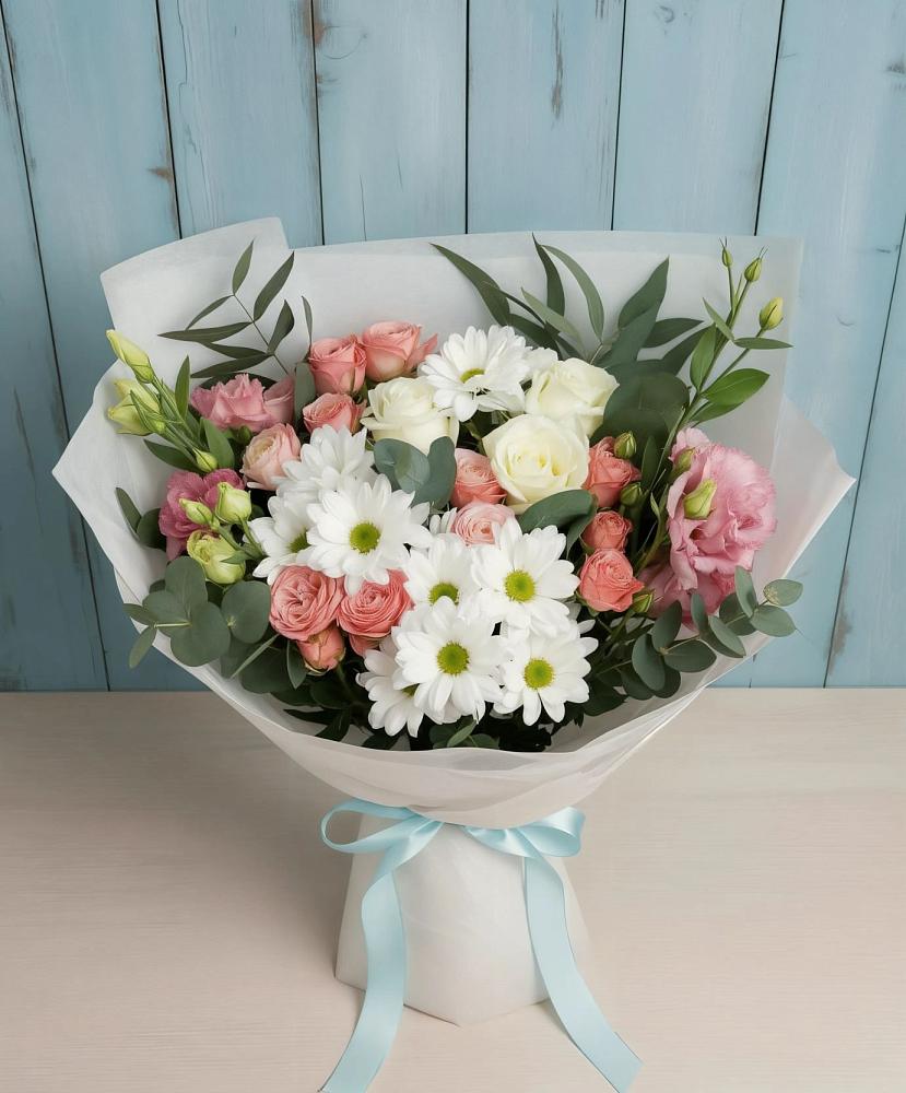 Букет цветов из: Розы, Лизиантусы и Хризантемы в Звенигороде