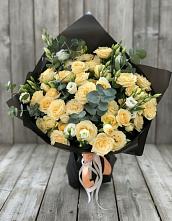 Букет цветов из:  Розы и Лизиантусы в Звенигороде