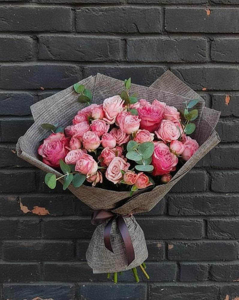 Букет розы в пальмах в Звенигороде Букет цветов из: Розы в Звенигороде