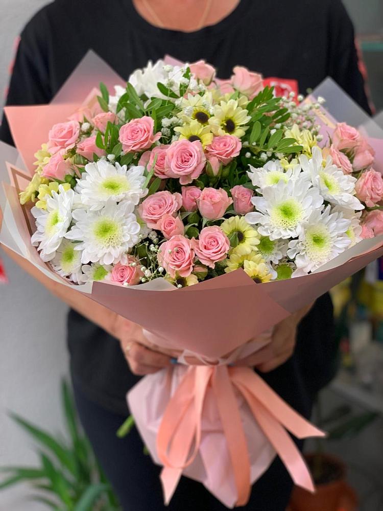 Букет цветов из: Розы и Хризантемы в Звенигороде