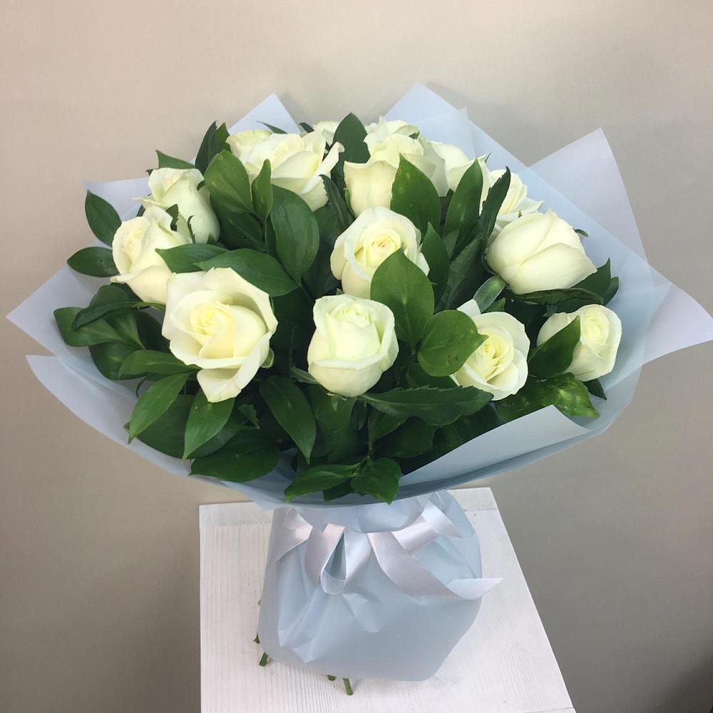 Букет 15 Белых роз Проуд в Звенигороде