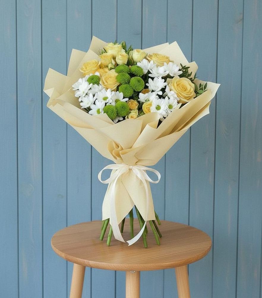 Букет цветов из: Хризантемы и Розы в Звенигороде