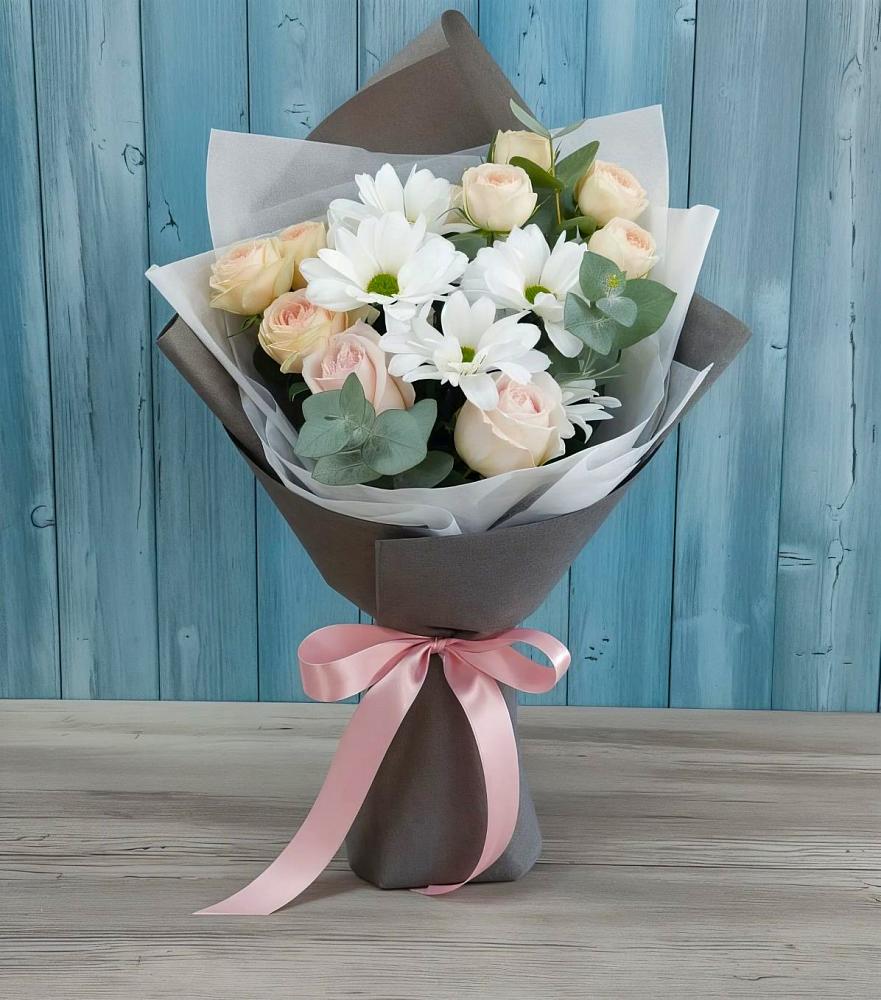 Букет цветов из: Хризантемы и Розы в Звенигороде