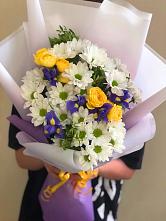 Букет солнечный привет #REPLACE_PRED# Звенигороде Букет цветов из:  Ирисы, Хризантемы и Розы #REPLACE_PRED# Звенигороде
