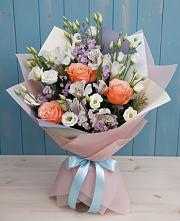 Букет цветов из:  Лизиантусы, Розы, Альстромерии и Гипсофила в Звенигороде