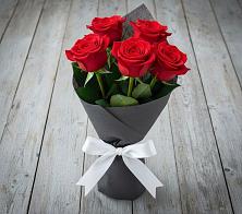 Букет 5 Красных роз Эдлесс Лав в Звенигороде