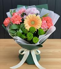Букет цветов из:  Гвоздики, Розы, Герберы и Хризантемы #REPLACE_PRED# Звенигороде
