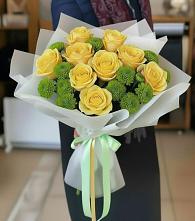 Букет сочно-зеленый в Звенигороде Букет цветов из:  Хризантемы и Розы в Звенигороде