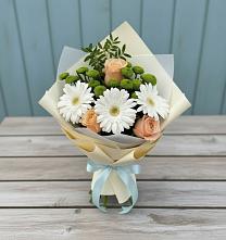 Букет герберы и розы в Звенигороде Букет цветов из:  Герберы, Розы и Хризантемы в Звенигороде