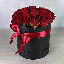 Цветочная композиция из Розы в шляпной коробке в Звенигороде